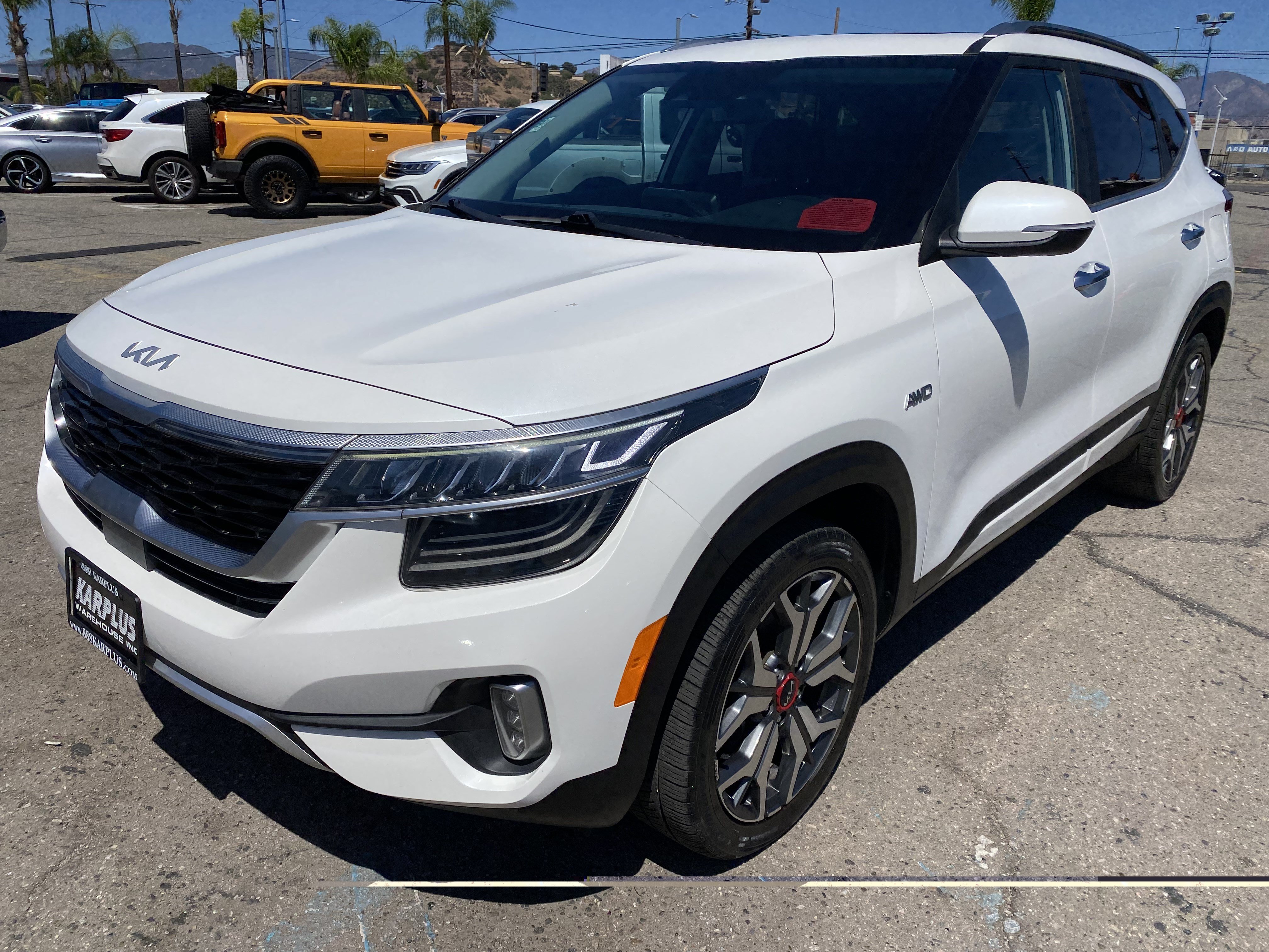 Used 2022 Kia Seltos SX w/ Sunroof Package AWD/4WD image 2
