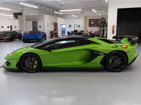 Used 2021 Lamborghini Aventador SVJ AWD/4WD image 5