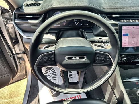 Used 2023 Jeep Grand Cherokee L Limited RWD image 17