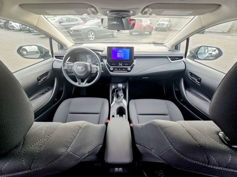 Used 2025 Toyota Corolla LE image 2