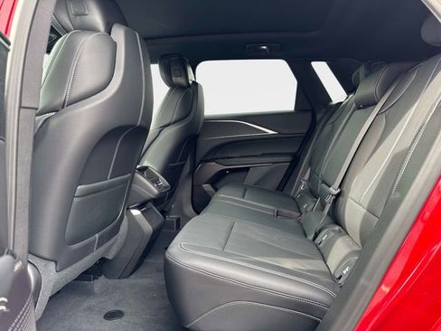 New 2025 Cadillac Lyriq Luxury image 10