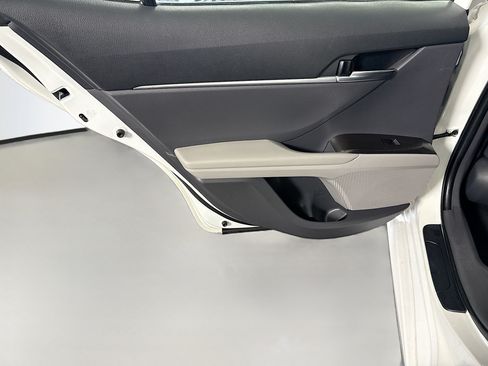 Used 2021 Toyota Camry LE FWD image 25