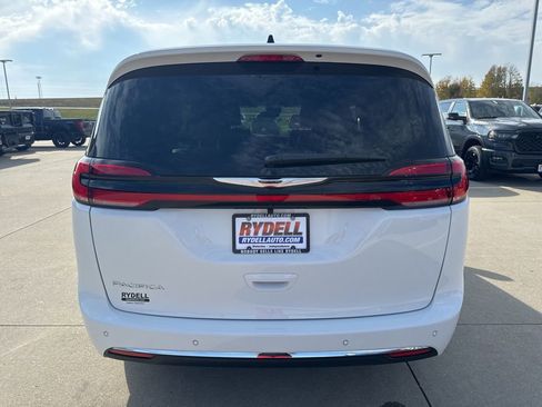 New 2026 Chrysler Pacifica Select image 33