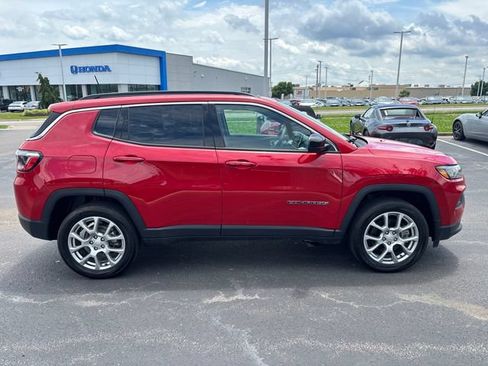 Used 2023 Jeep Compass Latitude w/ Sun and Sound Group AWD/4WD image 6