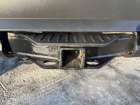 Used 2022 Toyota Highlander XLE image 6