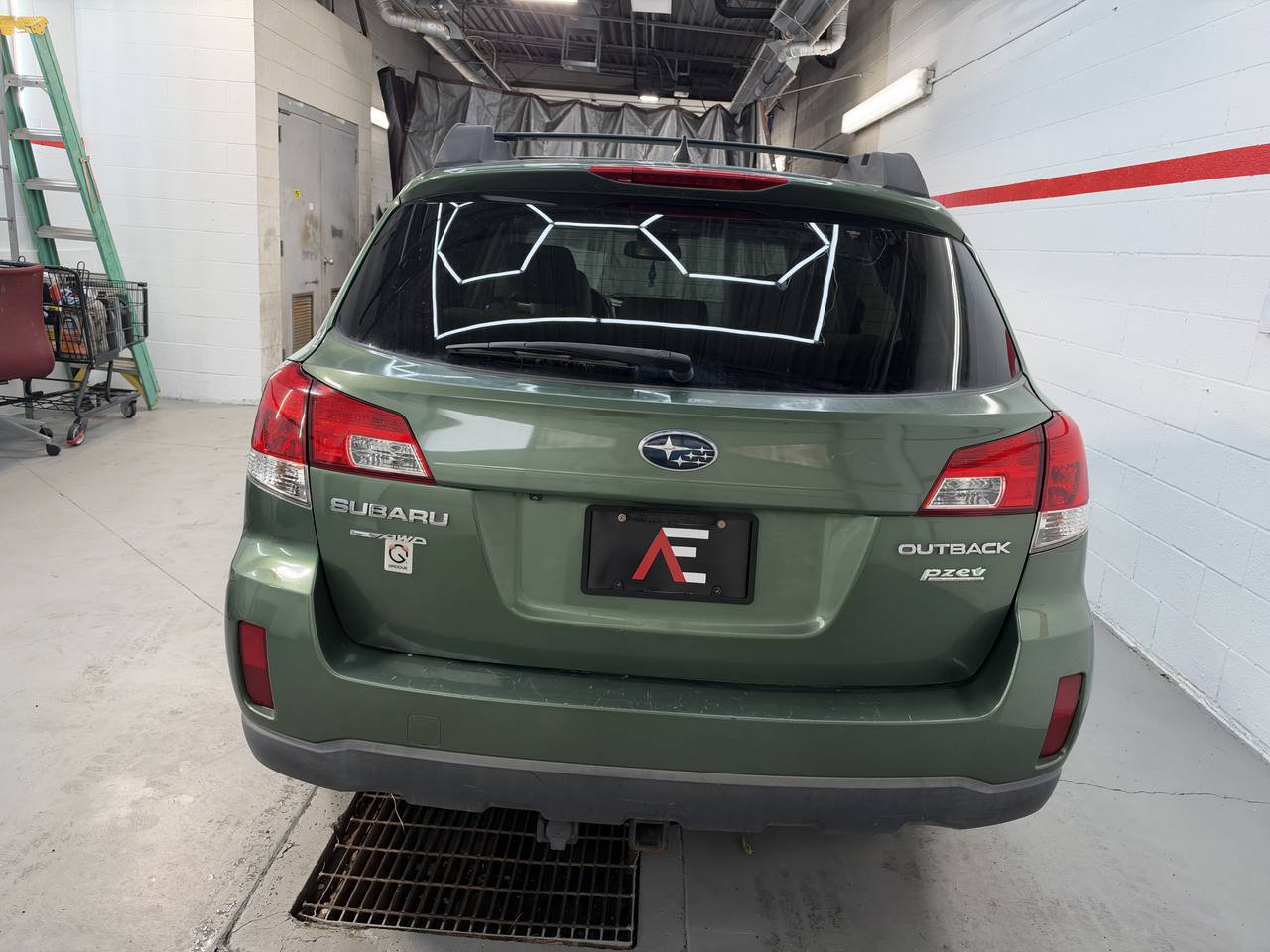 Used 2013 Subaru Outback 2.5i Limited w/ Moonroof Pkg AWD/4WD image 4