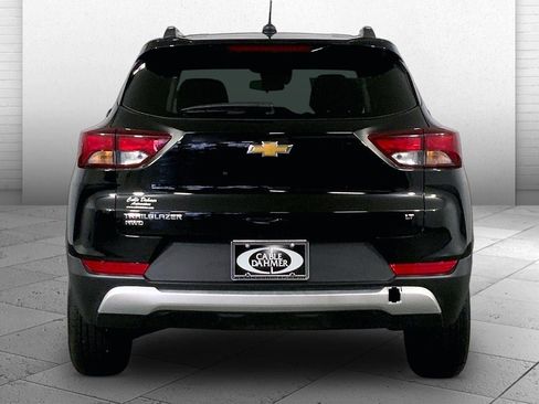 Used 2025 Chevrolet TrailBlazer LT AWD/4WD image 3