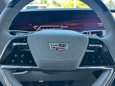 Certified 2025 Cadillac Escalade ESV Premium Luxury Platinum AWD/4WD image 35