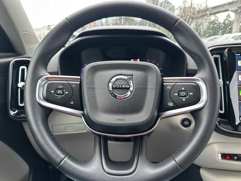 Certified 2023 Volvo XC40 B5 Plus w/ Protection Package Premier image 24