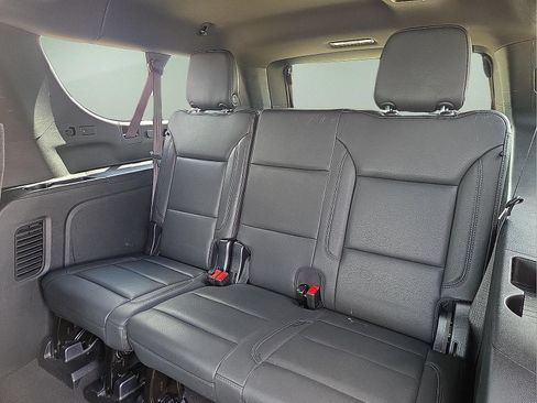 Used 2025 Chevrolet Suburban LT RWD image 10