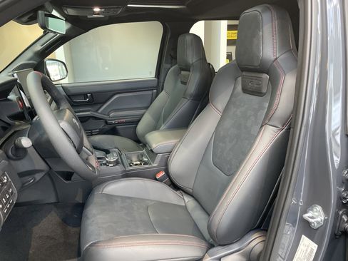 Used 2025 Toyota Tacoma TRD Pro image 17