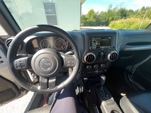 Used 2016 Jeep Wrangler Unlimited Sahara AWD/4WD image 11