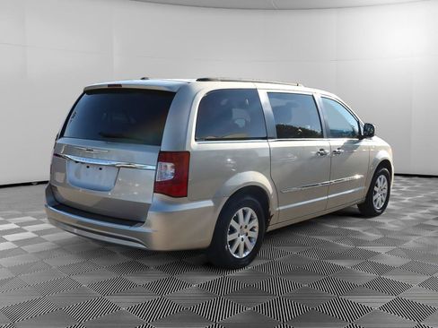Used 2015 Chrysler Town & Country Touring w/ Driver Convenience Group FWD image 7