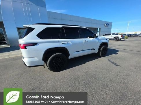 Used 2024 Toyota Sequoia Platinum AWD/4WD image 10