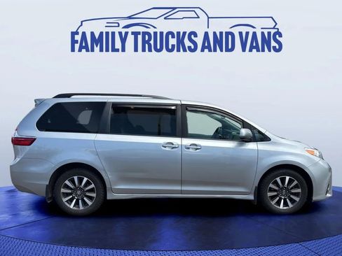 Used 2019 Toyota Sienna XLE w/ XLE Navigation Package AWD/4WD image 6