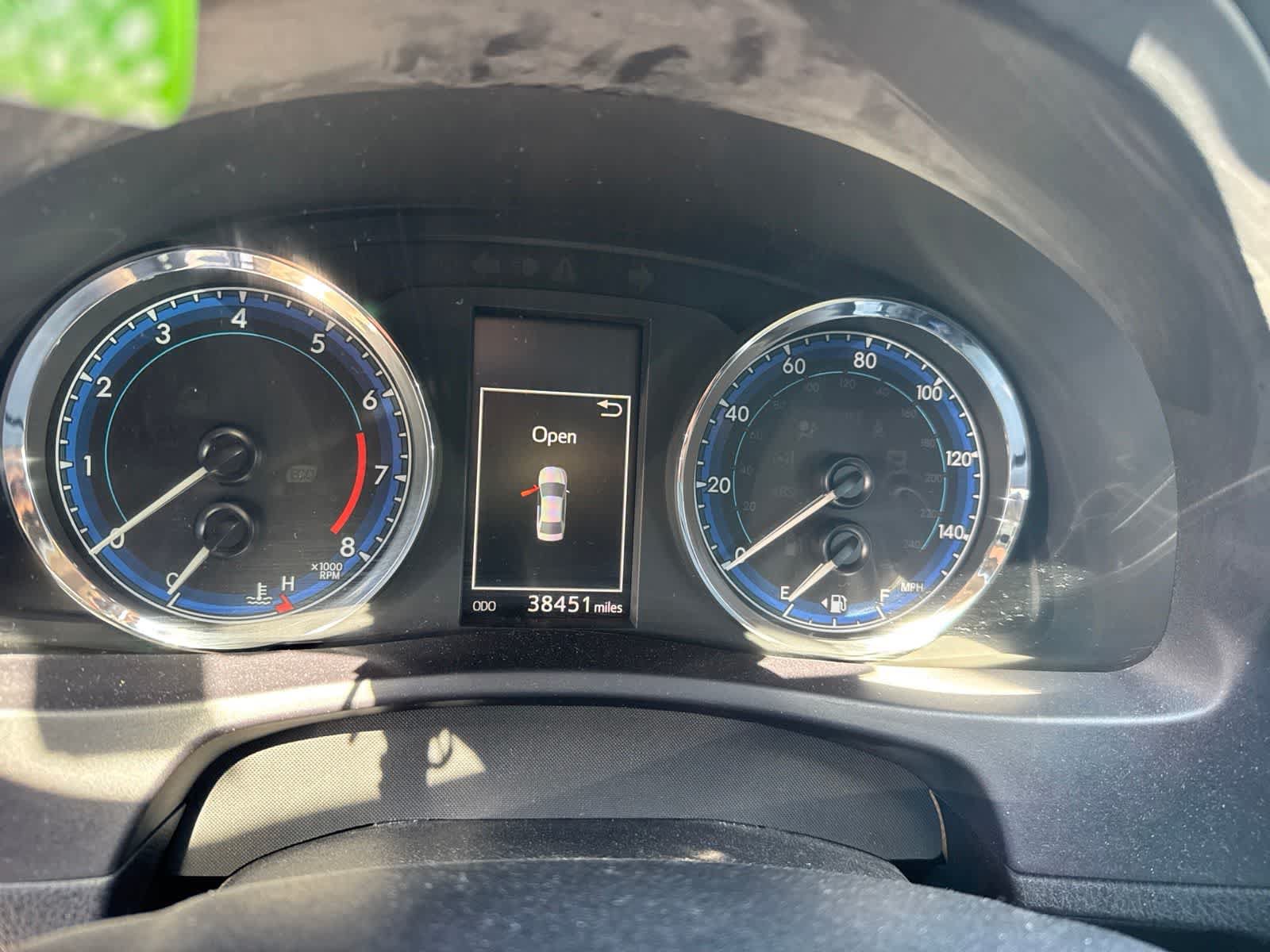 Used 2018 Toyota Corolla SE FWD image 6