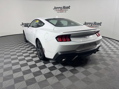 Used 2025 Ford Mustang Premium image 10