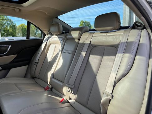Used 2020 Lincoln Continental AWD w/ Premium Package image 17