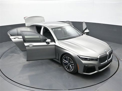 Used 2022 BMW 750i xDrive w/ Autobahn Package image 33