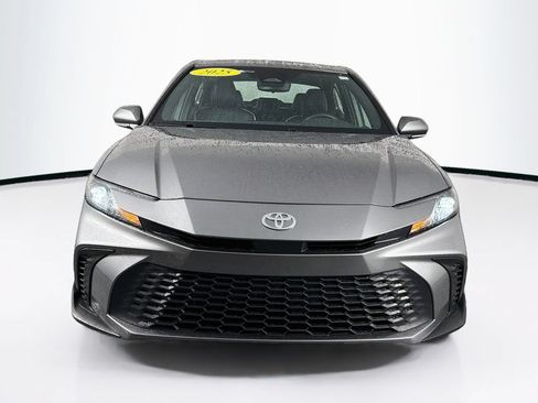 Used 2025 Toyota Camry SE FWD image 2