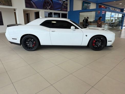 Used 2015 Dodge Challenger SRT Hellcat RWD image 6