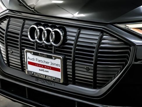 Used 2022 Audi e-tron Premium w/ Convenience Plus Package image 13