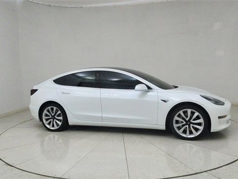 Used 2019 Tesla Model 3 Standard Range Plus image 56