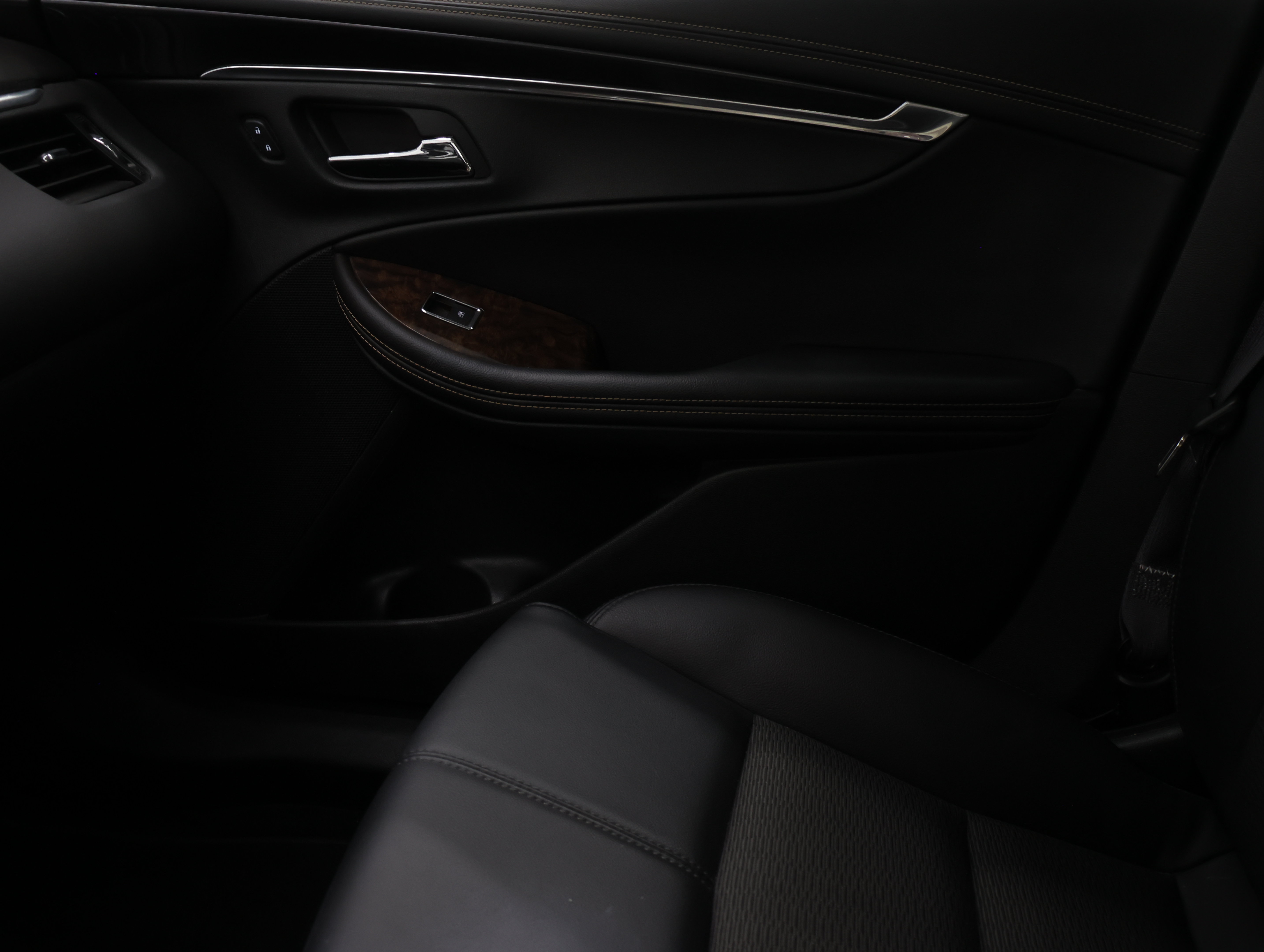 Used 2015 Chevrolet Impala LT w/ Convenience Package FWD image 13