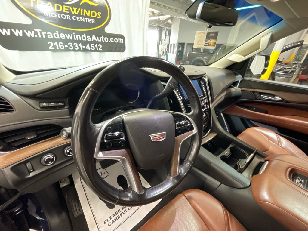 Used 2019 Cadillac Escalade ESV Luxury AWD/4WD image 19
