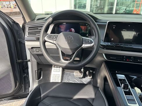 New 2026 Volkswagen Atlas Peak Edition image 13