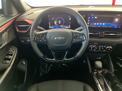 Used 2025 Chevrolet TrailBlazer RS w/ Convenience Package FWD image 15