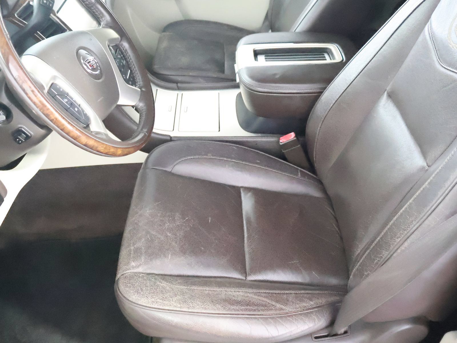 Used 2014 Cadillac Escalade Platinum AWD/4WD image 25