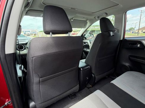 Used 2017 Toyota RAV4 XLE FWD image 12