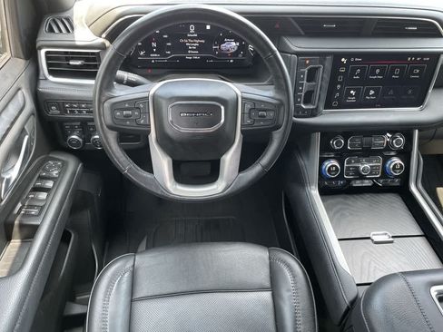 Used 2022 GMC Yukon XL Denali AWD/4WD image 11