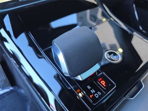 New 2026 Land Rover Range Rover Sport Dynamic SE image 16