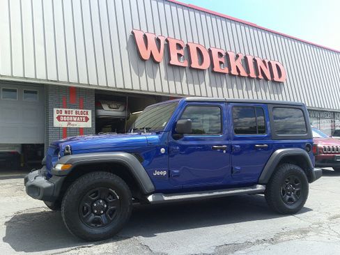 Used 2018 Jeep Wrangler Unlimited Sport AWD/4WD image 3