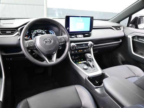 Certified 2025 Toyota RAV4 XSE image 18