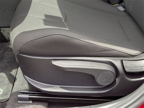 Used 2025 Hyundai Elantra Sport image 12