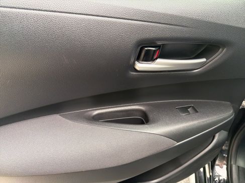 Used 2021 Toyota Corolla LE image 26