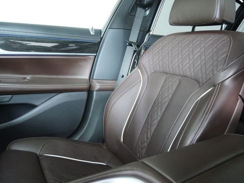 Used 2021 BMW 740i w/ M Sport Package image 25