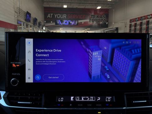 Used 2026 Toyota Sienna XLE FWD image 36