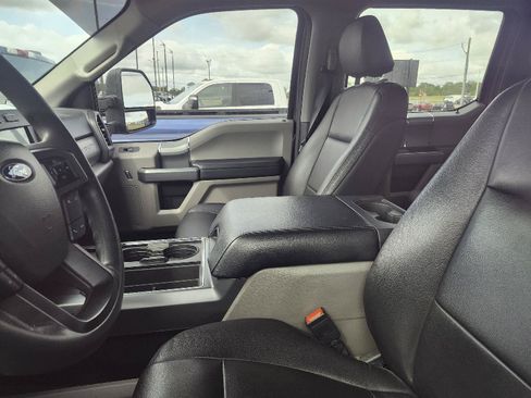 Used 2022 Ford F250 XLT w/ Black Appearance Package AWD/4WD image 12