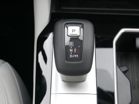 Used 2025 Mitsubishi Outlander AWD image 22