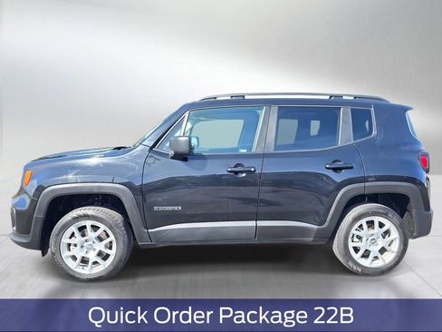Used 2023 Jeep Renegade Latitude w/ Sun/Sound Group AWD/4WD image 3