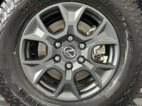 Used 2024 Lexus GX 550 AWD/4WD image 14