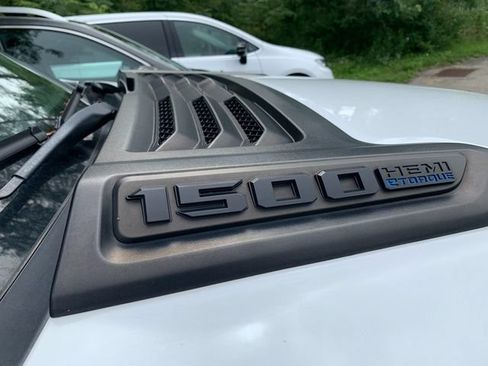 Used 2023 RAM 1500 Laramie AWD/4WD image 5