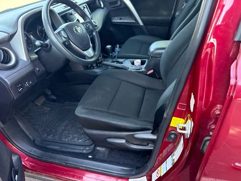 Used 2018 Toyota RAV4 LE AWD/4WD image 8
