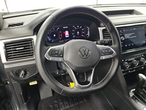 Used 2023 Volkswagen Atlas Cross Sport SE w/ Panoramic Sunroof Package FWD image 6