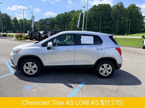 Used 2017 Chevrolet Trax LS FWD image 3