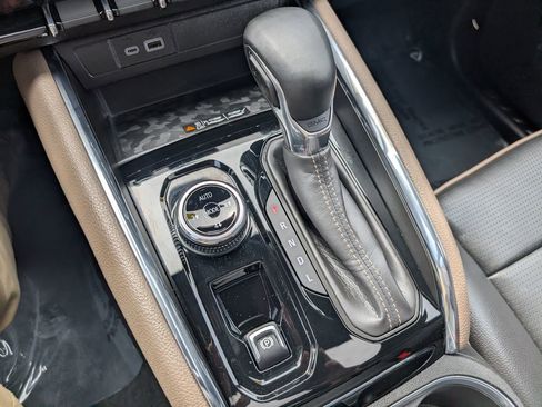 Used 2023 GMC Canyon Denali w/ Denali Black Edition image 22